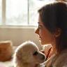 Samira Elkaroui en séance de socialisation avec son chiot
